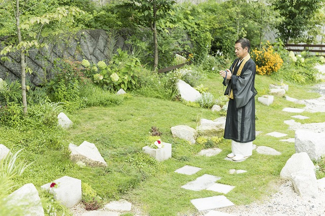 京都天が瀬メモリアル公園芝生の墓所と樹木葬