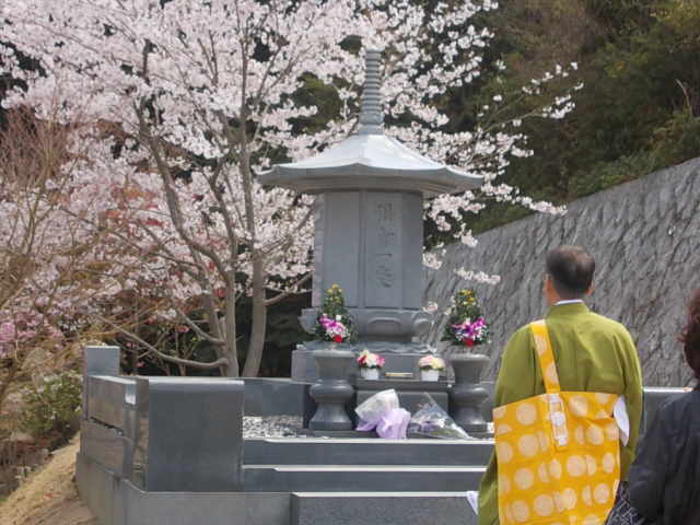 京都天が瀬メモリアル公園やすらぎの塔読経